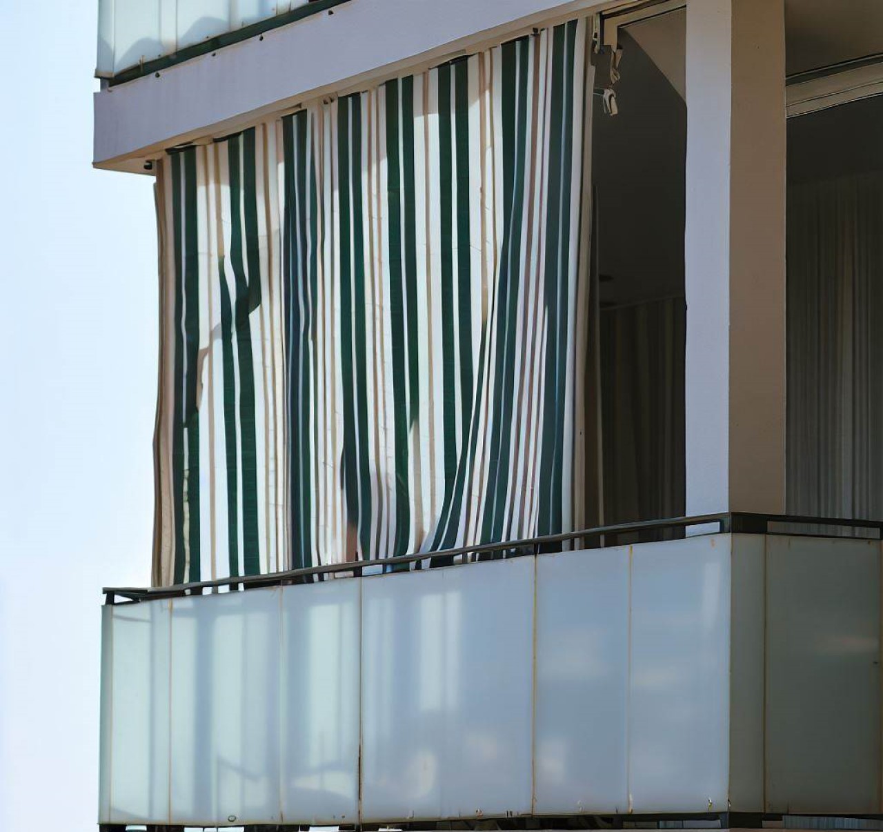 Toldo cortina corredera para balcón